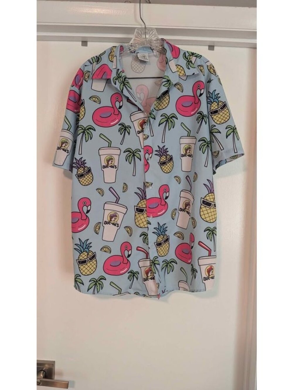 BUC-EE'S Beaver Flamingo Pineapple Hawaiian Aloha Mens Md. Shirt
